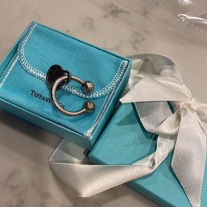 Authentic Tiffany Ket Ring Sterling Silver Round Tag  with gift box.